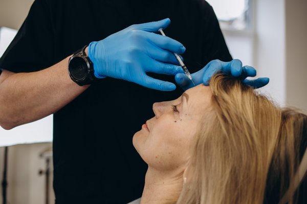 Rajeunissement instantané : injections d'acide hyaluronique à lyon